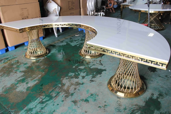 Meja MDF Dasar Pinggang Kecil, Meja Makan Setengah Bulan Set Bingkai Stainless Steel Untuk Acara Pernikahan