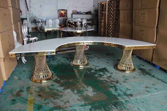 Meja MDF Dasar Pinggang Kecil, Meja Makan Setengah Bulan Set Bingkai Stainless Steel Untuk Acara Pernikahan