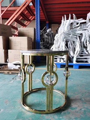 Meja Samping Marmer Stainless Steel Berlapis Emas Cahaya Mewah Logam Bola Kristal Meja Sudut Bulat