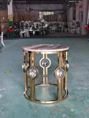 Meja Samping Marmer Stainless Steel Berlapis Emas Cahaya Mewah Logam Bola Kristal Meja Sudut Bulat