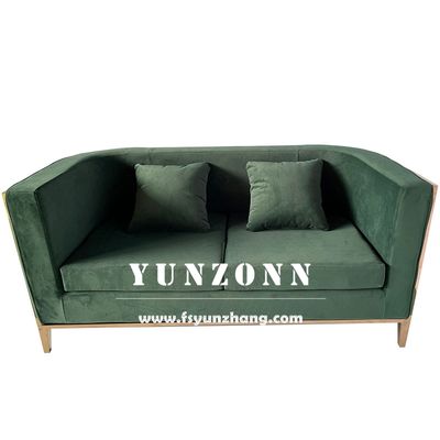 kualitas Sofa Loveseat Modern Pertengahan Abad dengan Rangka Baja Tahan Karat dan Pelapis Beludru untuk Ruang Tamu Mewah pabrik