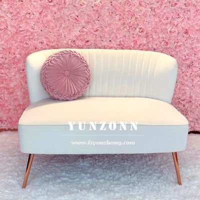 Harga yang bagus Sofa Pernikahan Desain Modern dengan Penutup Beludru dan Rangka Baja Tahan Karat untuk Pengantin Pria dan Wanita on line