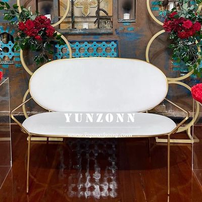 Sofa Pernikahan Desain Modern dengan Dudukan Kain dan Rangka Stainless Steel Emas yang Tahan Lama
