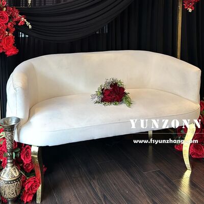 Harga bagus Royal Golden Throne Velvet Lounger Sofa Bahan logam untuk acara pernikahan pengantin atau penggunaan hotel on line
