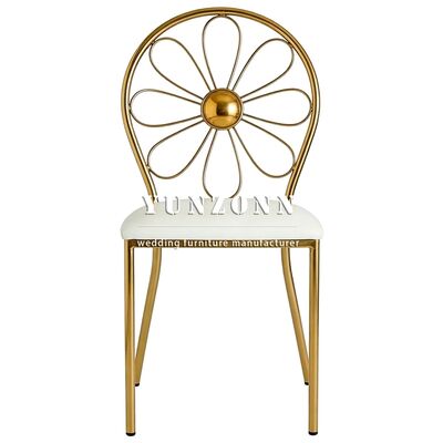 Harga bagus Grosir Modern Stackable Metal Wedding Chairs with Gold Stainless Steel Frame Putih PU Kulit Outdoor Hotel Dining Chair on line