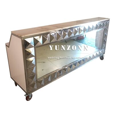 kualitas Meja Bar Bentuk Setengah Bulan Pesta Pernikahan Kaca Cermin Stainless Steel untuk Klub Malam pabrik