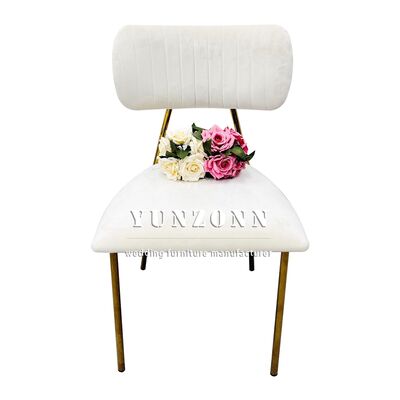 Harga bagus Kursi Makan Mewah dengan Kaki Logam Emas Sandaran Lembut Dilapisi Kain Beludru untuk Hotel Kedai Kopi Pernikahan Penggunaan Luar Ruangan on line