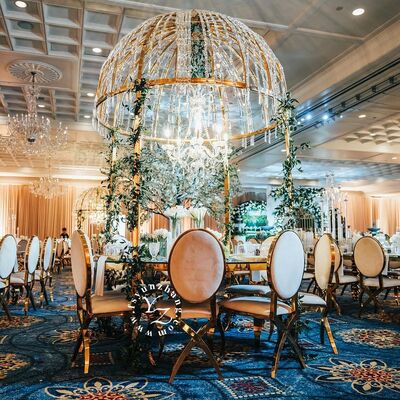 Harga bagus Meja makan kristal modern mewah Kerangka baja tahan karat Metal Hotel Pernikahan Restoran Luar Ruangan Perjamuan on line